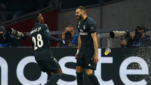 Vinicius Jr gây sốt với pha kiến tạo siêu đẳng cho Benzema