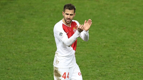 Cesc Fabregas gây sốt khi 'phát minh' ra kiểu chuyền bóng mới ở Ligue 1