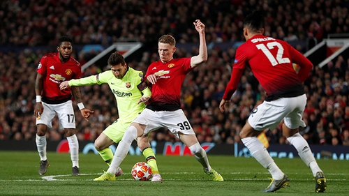 MU: Scott McTominay vượt trội Busquets, tỏa sáng giữa dàn sao ở Old Trafford