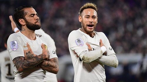 Neymar và Alves gây sốt khi phối hợp ghi bàn từ đá phạt góc như trong... game