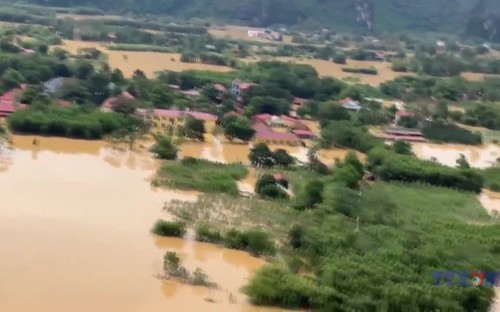 Quân đội điều động trực thăng cứu trợ đồng bào vùng lũ