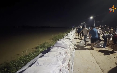 Thái Nguyên: Huy động người dân khẩn cấp hộ đê trong đêm