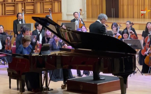 Tiếng đàn của nghệ sĩ Dana Ciocarlie vang lên cùng Dàn nhạc Giao hưởng VN