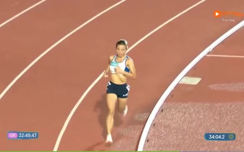 Nguyễn Thị Oanh lại bỏ xa đối thủ ở nội dung 10.000m