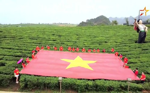 Cao nguyên Mộc Châu đón hàng ngàn lượt du khách dịp nghỉ lễ