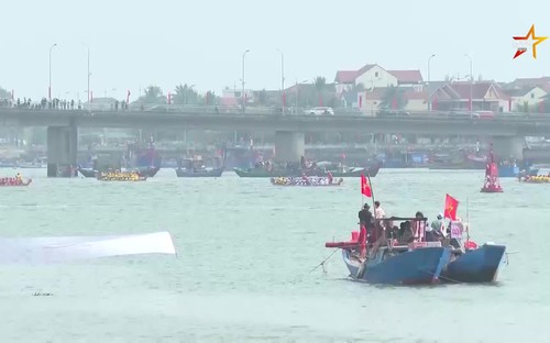Sôi nổi Lễ hội đua thuyền trên sông Nhật Lệ 