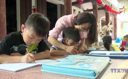 Lớp học hè miễn phí nơi cửa thiền