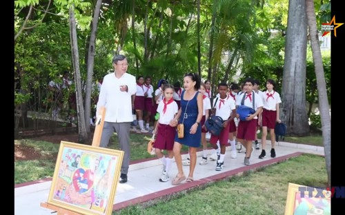 Học sinh Cuba yêu thích tìm hiểu văn hóa và lịch sử Việt Nam