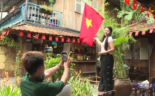 TP. Hồ Chí Minh rực rỡ cờ đỏ sao vàng mừng Quốc khánh 