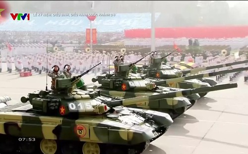 MÃN NHÃN: Màn trình diễn xe tăng, tên lửa và các loại xe đặc chủng của lực lượng vũ trang