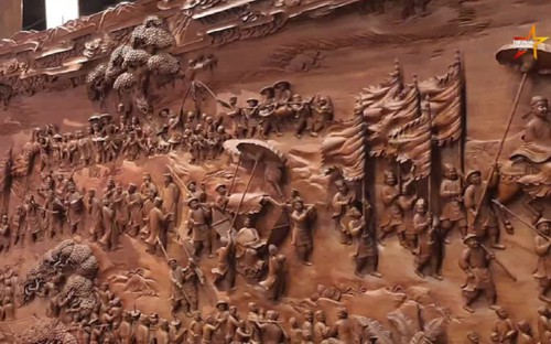 Có gì đặc biệt trong bức tranh Vinh quy bái tổ đang trưng bày tại Văn Miếu