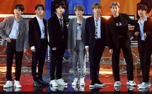 Kpop: Trang phục của BTS được trưng bày tại Bảo tàng Grammy, ARMY tin đề cử  đang đến rất gần