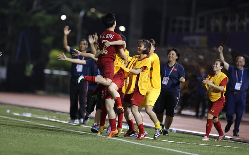 Bòng đá nữ SEA Games 30: Thắng Philippines 2-0, Việt Nam vào chung kết gặp Thái Lan