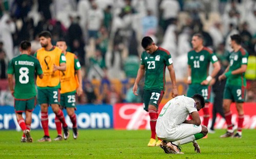 Ả rập Xê út 1-2 Mexico: Dắt tay nhau rời Qatar