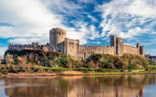 Khám phá lâu đài cổ nghìn năm tuổi Pembroke xứ Wales