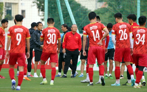 VIDEO AFF Cup ngày 16/12: Đội tuyển Việt Nam sang Lào với 25 cầu thủ