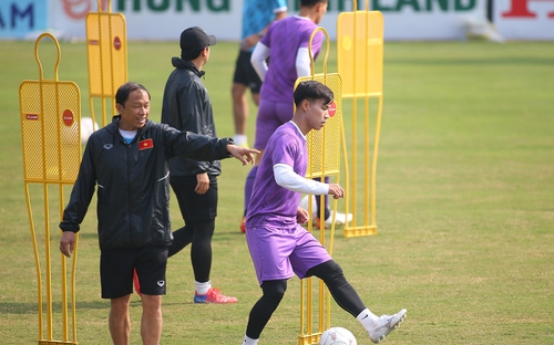 VIDEO AFF Cup ngày 23/12: Đội tuyển Việt Nam vắng 4 cầu thủ trước trận gặp Malaysia