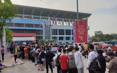 Cổ động viên Việt Nam nhận vé miễn phí xem bán kết bóng đá nữ