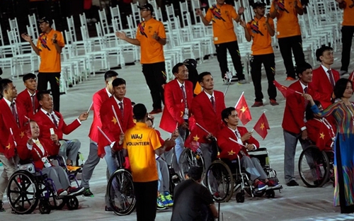 Đoàn thể thao khuyết tật Việt Nam dự Lễ khai mạc ASEAN Para Games 11