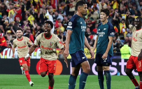 VIDEO highlights Lens 1-2 Arsenal, Cúp C1