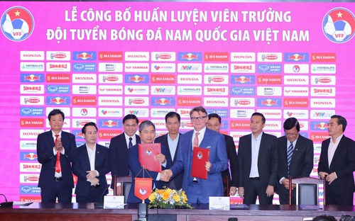 HLV Philippe Troussier: World Cup là tham vọng nhưng không nằm ngoài tầm với