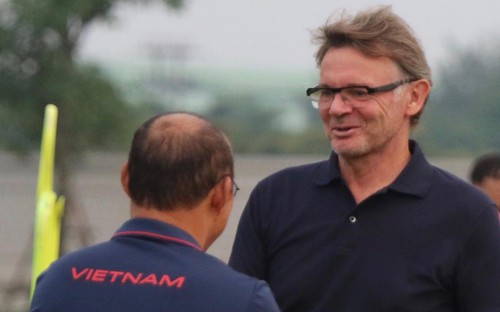 So sánh HLV Troussier và Park Hang Seo: Ông Troussier có thiếu may mắn?