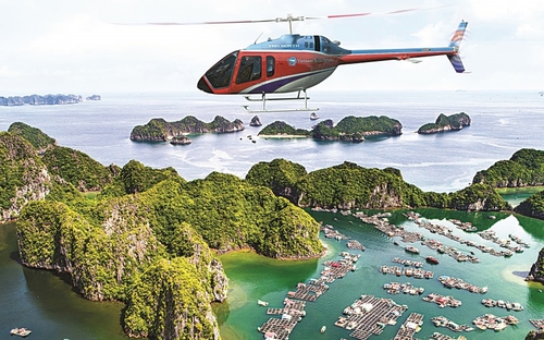 Trải nghiệm tour du lịch ngắm vịnh Hạ Long từ trực thăng có gì đặc biệt?