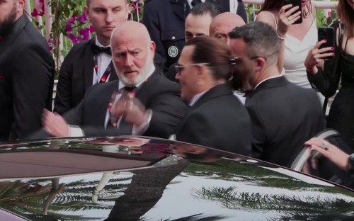 Johnny Depp rơi nước mắt vì được chào đón lại LHP Cannes