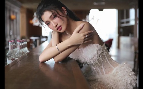 Showbiz Việt 8/8: Á hậu Phương Nhi xinh đẹp trong bộ sưu tập váy cưới
