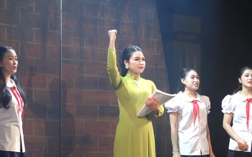 Hào khí yêu nước cách mạng lên sân khấu tuồng