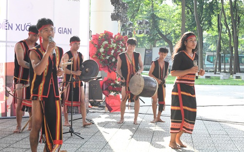 Giới trẻ thích thú với màn trình diễn 4 di sản được UNESCO ghi danh