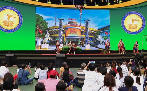 Không gian nghệ thuật sôi động tại Hội chợ Mùa thu 