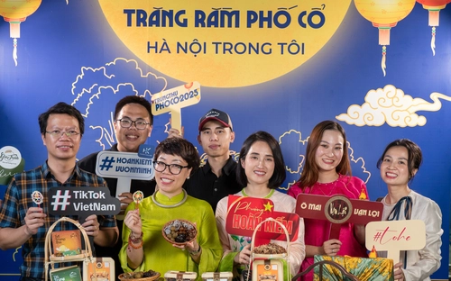 Phó Chủ tịch phường Hoàn Kiếm livestream lan tỏa giá trị di sản