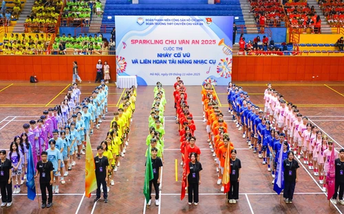 Học sinh Chu Văn An gìn giữ văn hóa truyền thống bằng nhạc cụ dân tộc