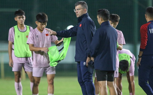 HLV Cristiano Roland chốt danh sách U17 Việt Nam dự vòng loại châu Á 2026