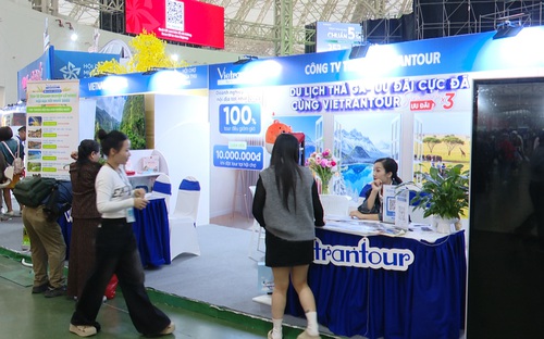 'Mưa' khuyến mãi kích cầu du lịch cuối năm tại Hội chợ Mùa Thu