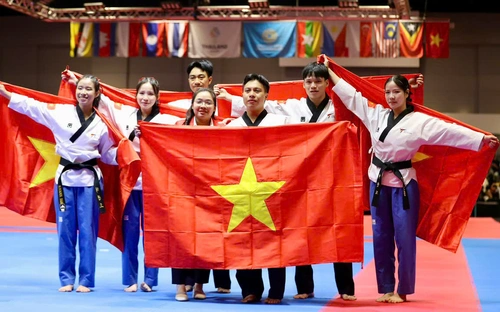 Bất chấp sức ép trọng tài, Taekwondo Việt Nam giành HCV tại SEA Games 33