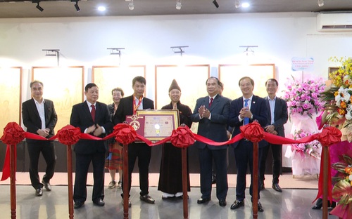 Chiêm ngưỡng 80 tác phẩm họa vàng trên kim loại của họa sĩ Thiên Hải