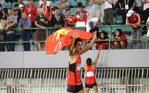 Điền kinh Việt Nam có cú đúp HCV ngày ra quân ở SEA Games 33