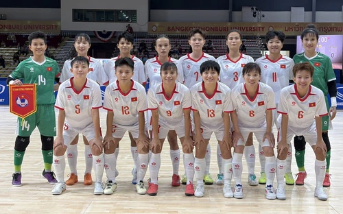Futsal nữ Việt Nam toàn thắng vòng bảng, giành quyền vào bán kết SEA Games 33