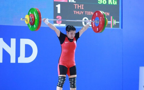 Lực sĩ Nguyễn Thị Thủy Tiên giành HCB cử tạ nữ hạng 63 kg SEA Games 33