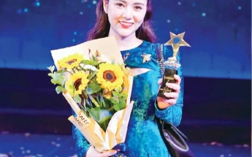 Việt Hoa phim ‘’Gió ngang khoảng trời xanh’’ tham dự Đại hội Thi đua yêu nước toàn quốc