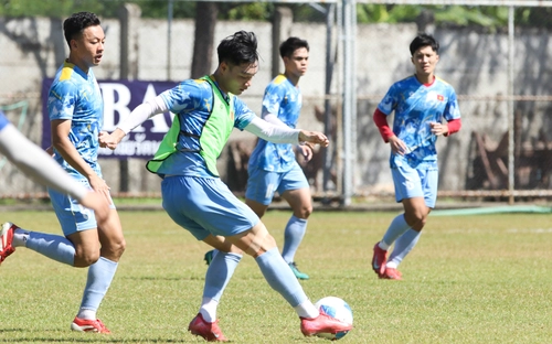 U22 Việt Nam tập chiến thuật đối đầu với U22 Malaysia