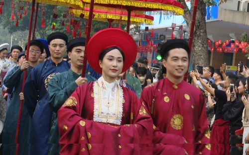 Tái hiện nghi lễ cưới truyền thống qua sắc màu Việt phục