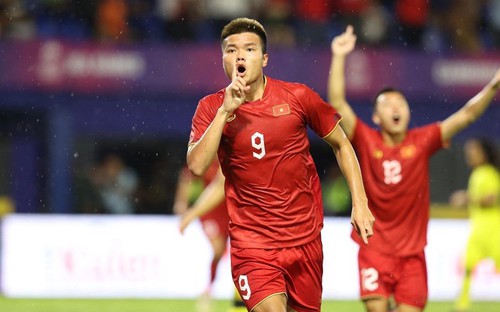 HLV Kim Sang Sik không 'nhận' người quen, các cầu thủ trẻ phải chạy đua cho SEA Games 33