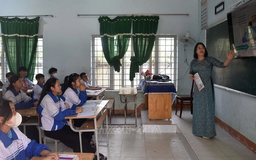 Miễn học phí, giảm gánh nặng cho người dân
