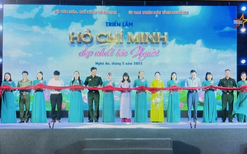 Triển lãm “Hồ Chí Minh đẹp nhất tên Người” 