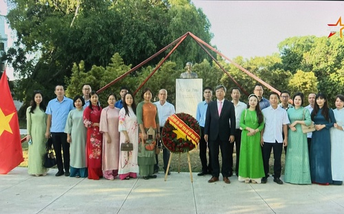 Tư tưởng và đạo đức Hồ Chí Minh mãi là tấm gương sáng 