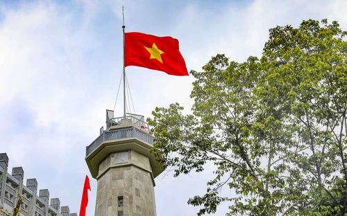 Thiêng liêng cột cờ A Pa Chải nơi cực Tây Tổ quốc