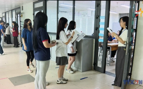 Thí sinh cả nước hoàn thành bài thi tự chọn kỳ thi tốt nghiệp THPT